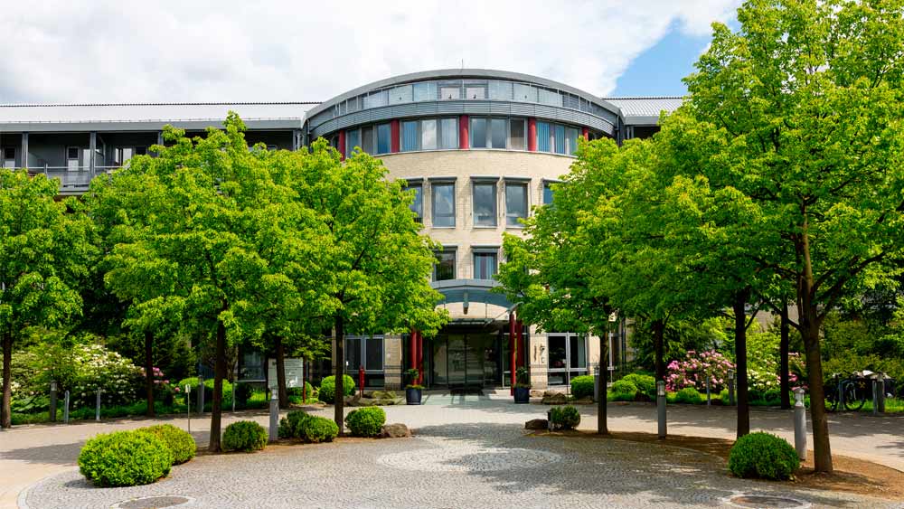 Der Eingang der Knappschafts-Klinik Warmbad. Der Eingang der Knappschafts-Klinik Warmbad.