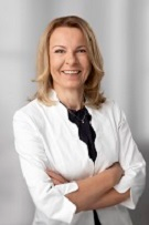 Frau Ulrike Dittrich ist die kaufmännische Leiterin der Knappschafts-Klinik Warmbad. Frau Ulrike Dittrich ist die kaufmännische Leiterin der Knappschafts-Klinik Warmbad.